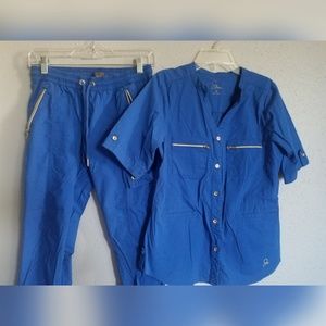 Jaanuu Scrub Set